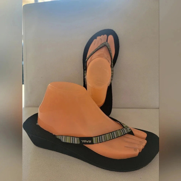 TEVA‎ 2" WEDGE HEEL FLIP FLOPS SANDALS (sz 10) - Picture 1 of 4